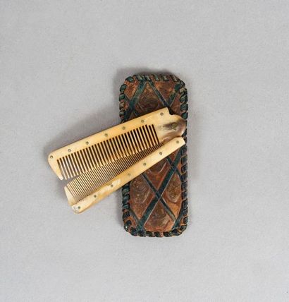 Petit peigne pliable en corne

