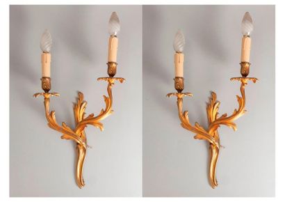 Deux appliques en bronze de style Louis XV,...
