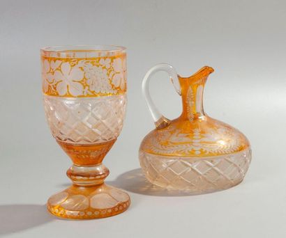 Une coupe et une carafe en cristal de Bohème...