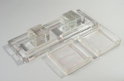 Un centre de table en verre de style Art...