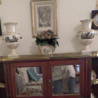 Paire de vases médicis en porcelaine blanche...