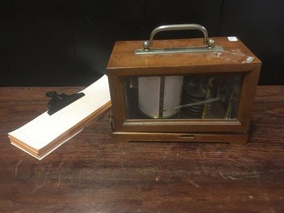 Barographe en acajou et laiton, poignée de...