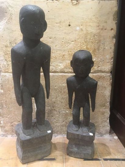 Deux sculptures africaines en bois sculpté,...