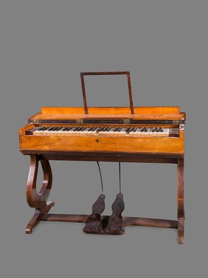 Harmonium à soufflets en bois de placage

France,...