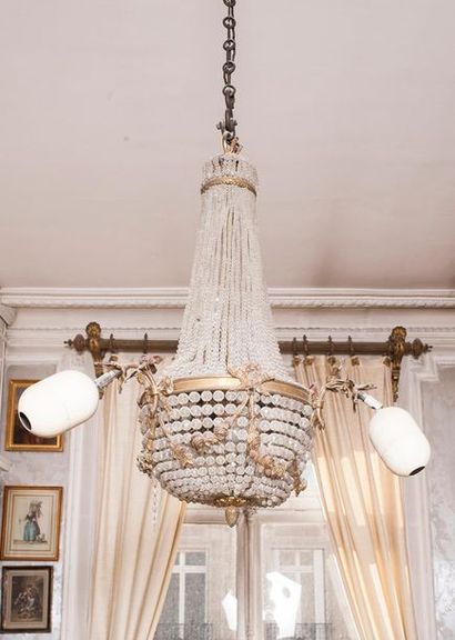 Lustre cage en cristal et bronze, vers 1880

Petits...