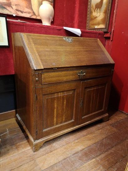 Bureau de pente, en chêne ciré à abattant,...