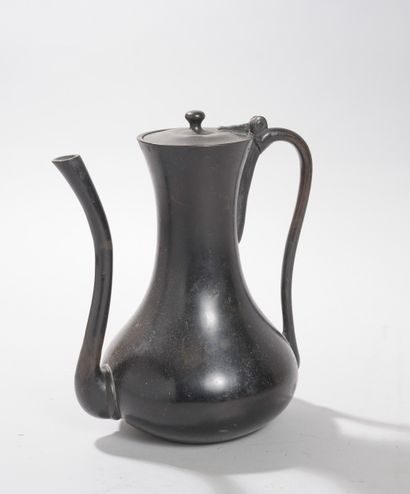 Japon. 

Théière couverte en bronze

Haut....