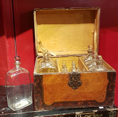 Ensemble de flacons à liqueur en verre rehaussé...