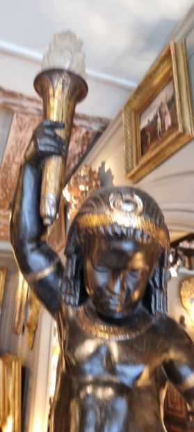 Travail de la fin du XIXe siècle

Torchère...