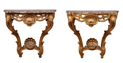 Deux consoles d’applique formant paire en...