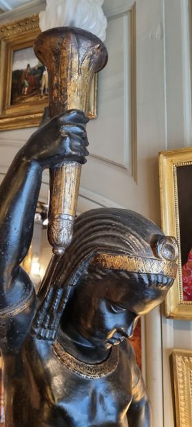 Travail de la fin du XIXe siècle

Torchère...