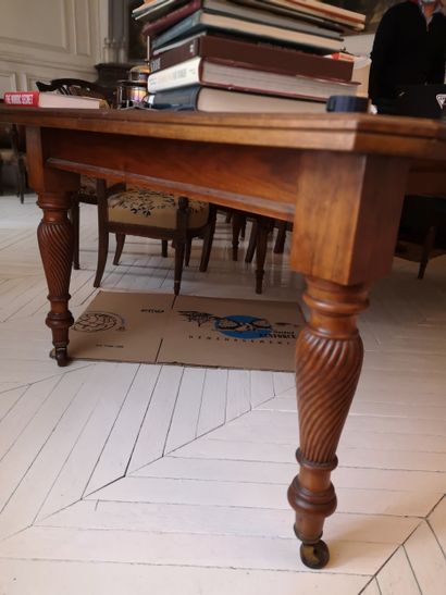 Table de salle à manger partiellement en...