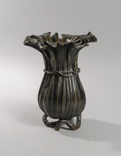Japon. Epoque Meiji

Vase en Bronze imitant...