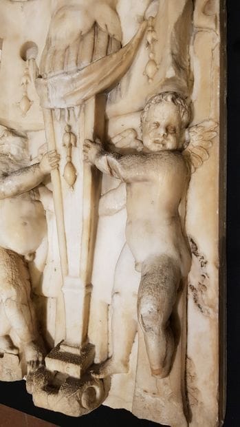 
Important pair of marble high reliefs presenting...