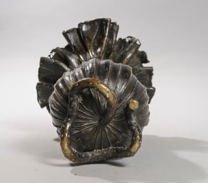 Japon. Epoque Meiji

Vase en Bronze imitant...
