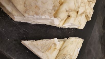 
Important pair of marble high reliefs presenting...