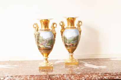 PARIS 

Paire de vases balustres, fond or,...