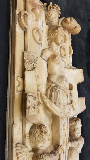 
Important pair of marble high reliefs presenting...