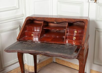 Bureau de pente en placage de bois de violette...