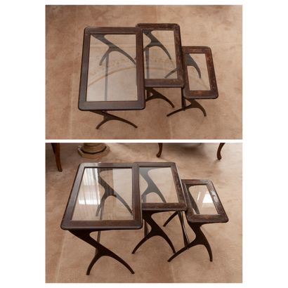 Suite de trois tables gigogne. On y joint...