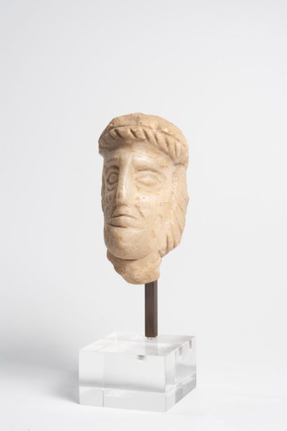 Tête d’homme en pierre sculptée.

Haut. :...