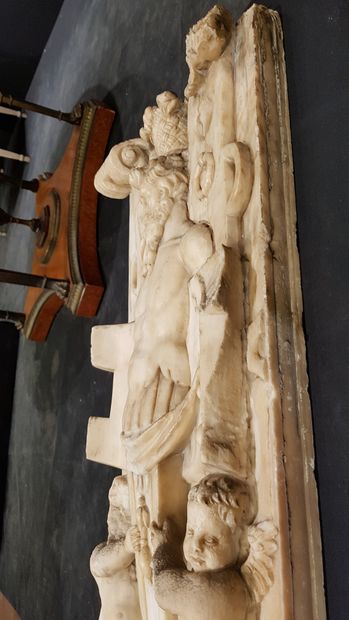
Important pair of marble high reliefs presenting...