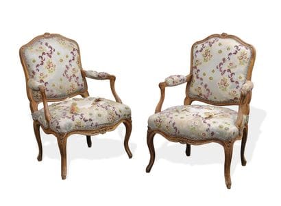 Paire de fauteuils à dossier plat en hêtre...