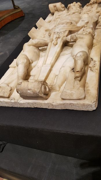 
Important pair of marble high reliefs presenting...