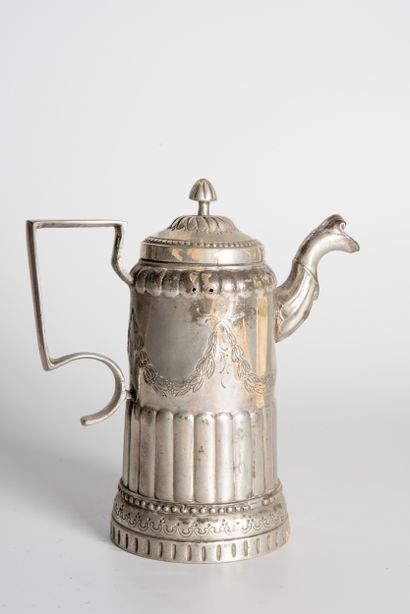
Pewter pot with ribs and garlands.




Neoclassical...