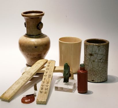 Lot de porcelaines. On y joint un objet de...