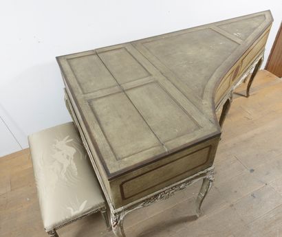 KRIEGELSTEIN

Grand piano in the form of...