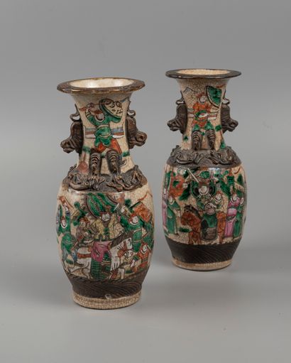 Pair of Nanking vases.

China.

Height: 25...