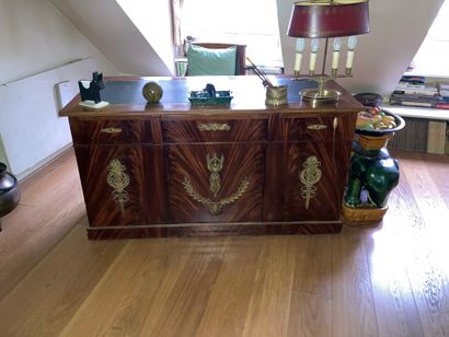 Flamed mahogany veneered flat desk, uprights...