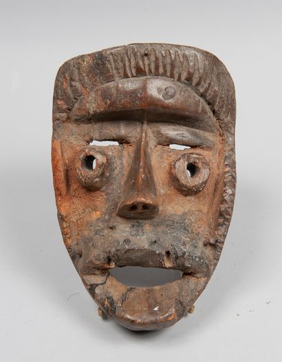 CONGO.

Pende mask.

Wood and raffia.

It...