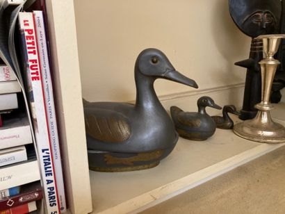 Modern trinkets including duck collectio...