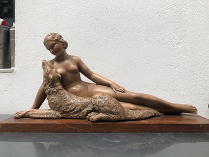 Modern school around 1930

Naked woman and...