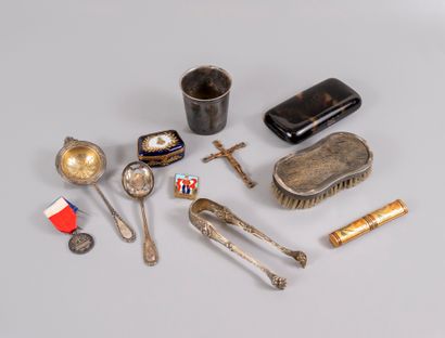 Silver plated set including tea strainer,...