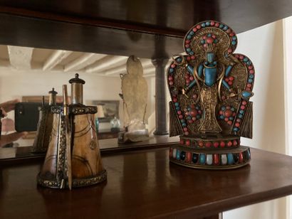 Set including display cases, porcelain powder...