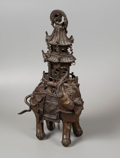 20992

CHINA, early 20th century

Bronze...