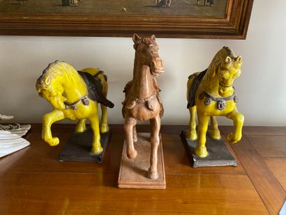 CHINA

Three horses in enamelled clay

H...