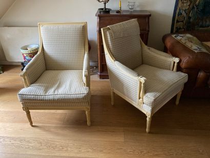 Pair of cream lacquered wood bergères

Louis...