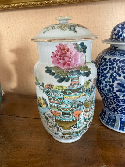 CHINA, 20th century

Set of four enameled...