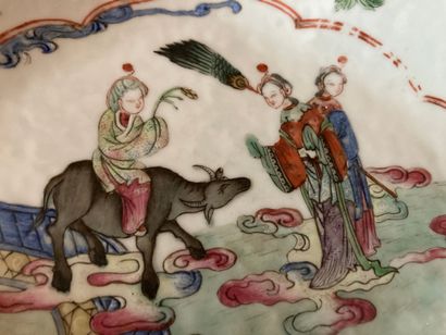 CHINA

Set of two poly-lobed bowls and an...