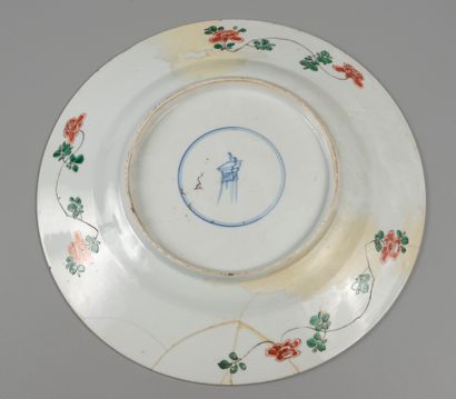 CHINA, 18th century

Large porcelain plate...