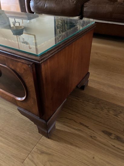 Flamed mahogany veneered coffee table, top...