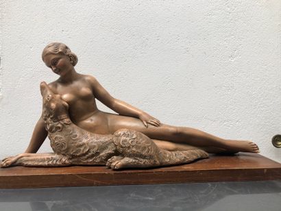 Modern school around 1930

Naked woman and...