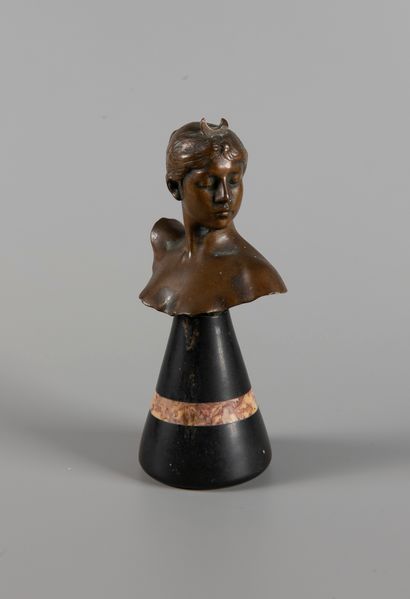 After Alexandre FALGUIERE (1831-1900)

Bust...