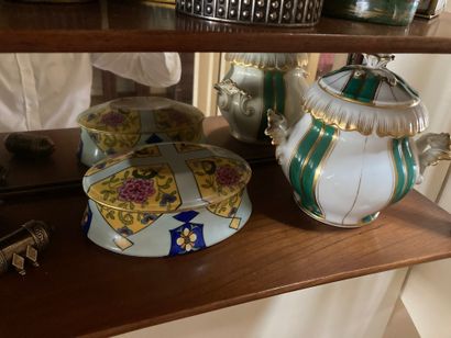 Set including display cases, porcelain powder...