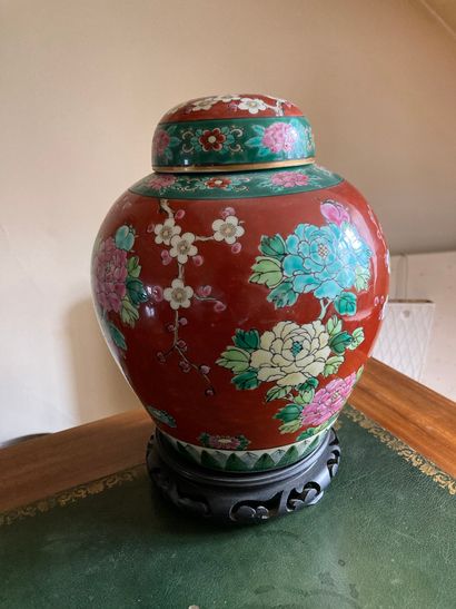 CHINA

Porcelain set including a ginger pot...
