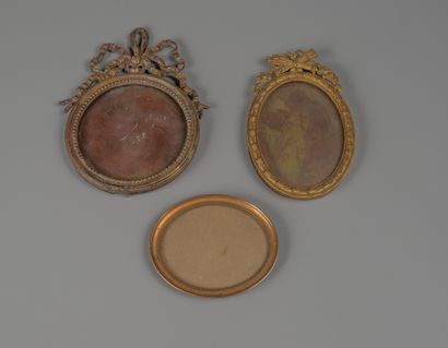 Set of three miniature frames and two mounts.

Louis...